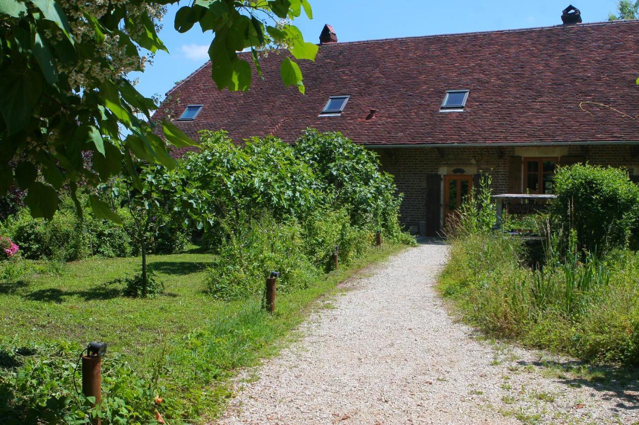 Ecolieu Le Chant Du Temps Bed & Breakfast Saint-Usuge Exterior photo